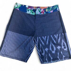 Y2k vintage men's size 30 Billabong board shorts/ swim shorts recyclers series